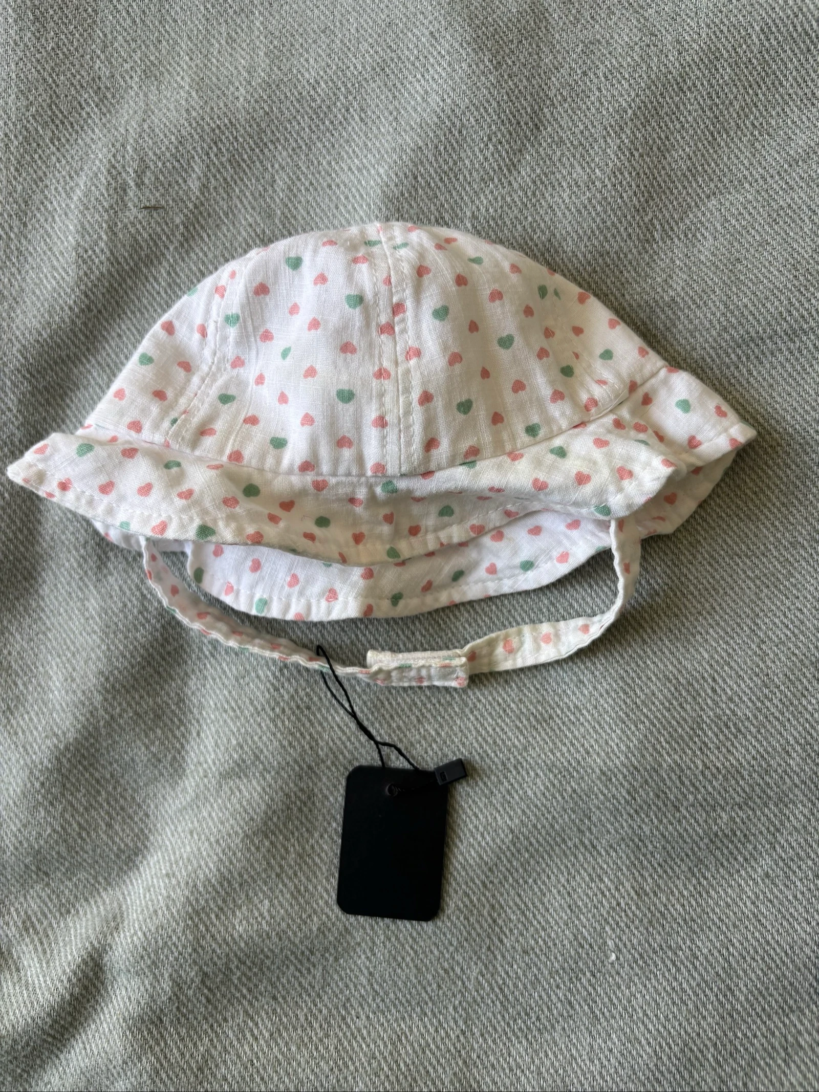 173/ Chapeau cœurs - La Redoute - 45 cm